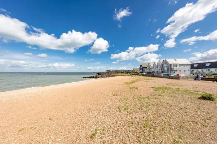 Oyster Etchingham Seaview Hotel Уитстейбъл Екстериор снимка