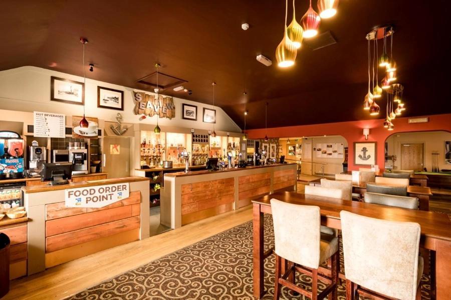 Oyster Etchingham Seaview Hotel Уитстейбъл Екстериор снимка